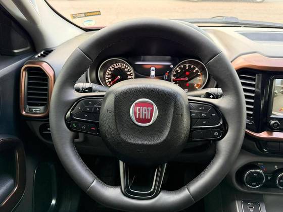 FIAT TORO 2.0 16V TURBO DIESEL VOLCANO 4WD AT9 FIAT TORO 2.0 16V TURBO DIESEL VOLCANO 4WD AT9